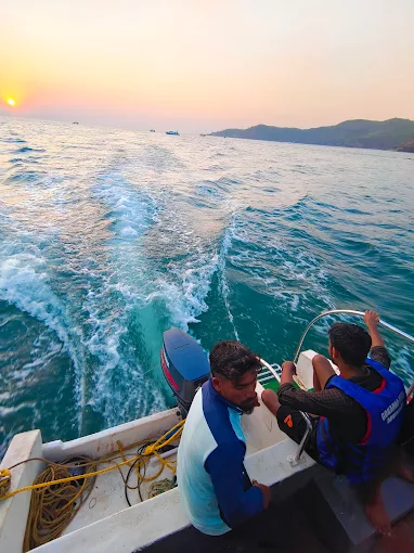 Gokarna Ocean Adventures – Boat Rides, Dolphin Watching & Water Sports